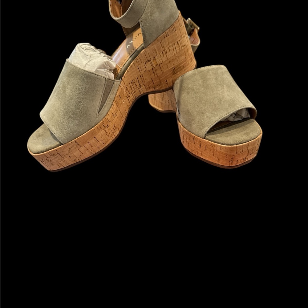 Laud-V by Lisa Vicky Tan Wedge Sandals size 7.5 ❤️